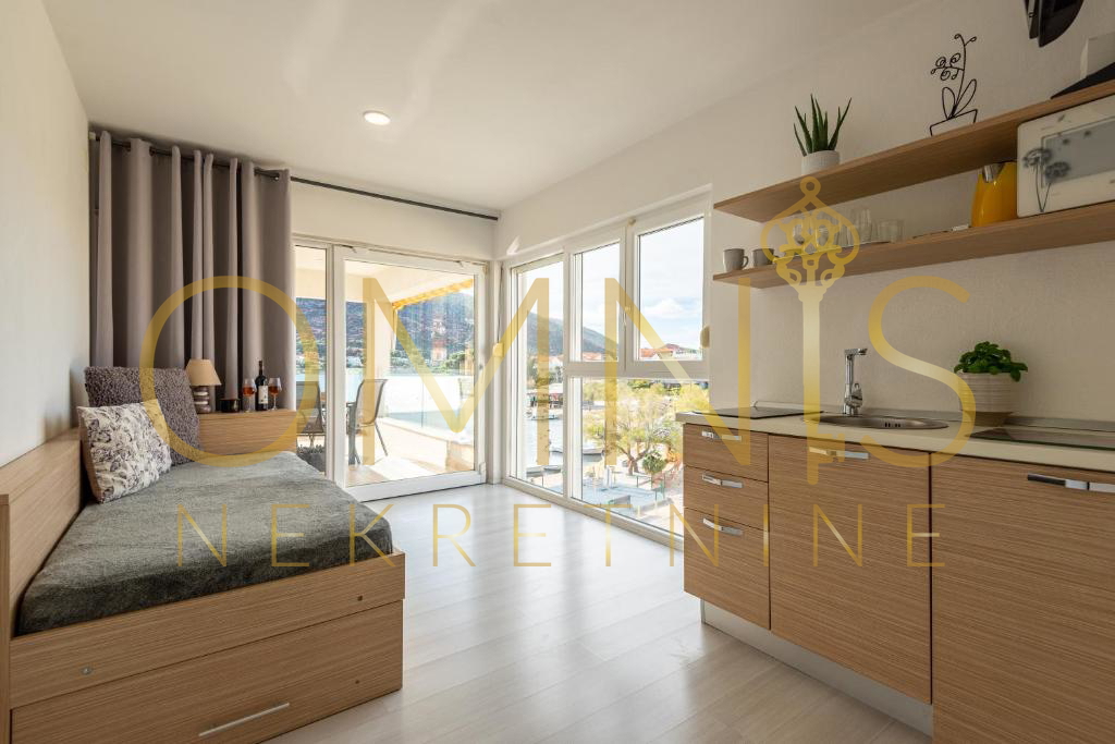 GREBAŠTICA – MINI HOTEL PRVI TRAVNIK OB MORJU! 534 m² Z BAZENOM IN RESTAVRACIJO