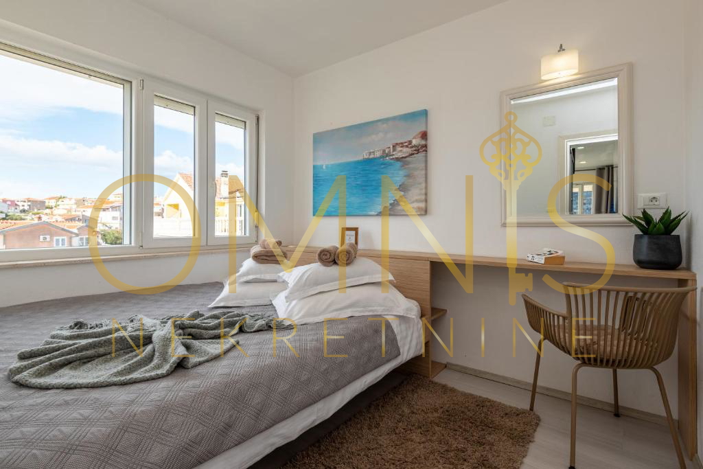 GREBAŠTICA – MINI HOTEL PRVI TRAVNIK OB MORJU! 534 m² Z BAZENOM IN RESTAVRACIJO