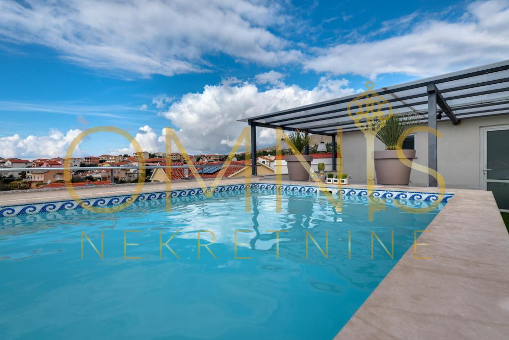 GREBAŠTICA – MINI HOTEL PRVI TRAVNIK OB MORJU! 534 m² Z BAZENOM IN RESTAVRACIJO