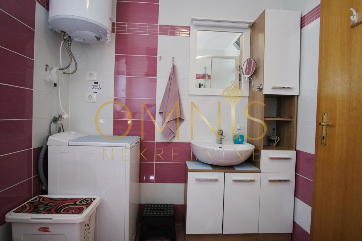 OTOK KRK – KLIMNO, trisobno stanovanje 60 m² z razgledom na morje, 300 m od plaže