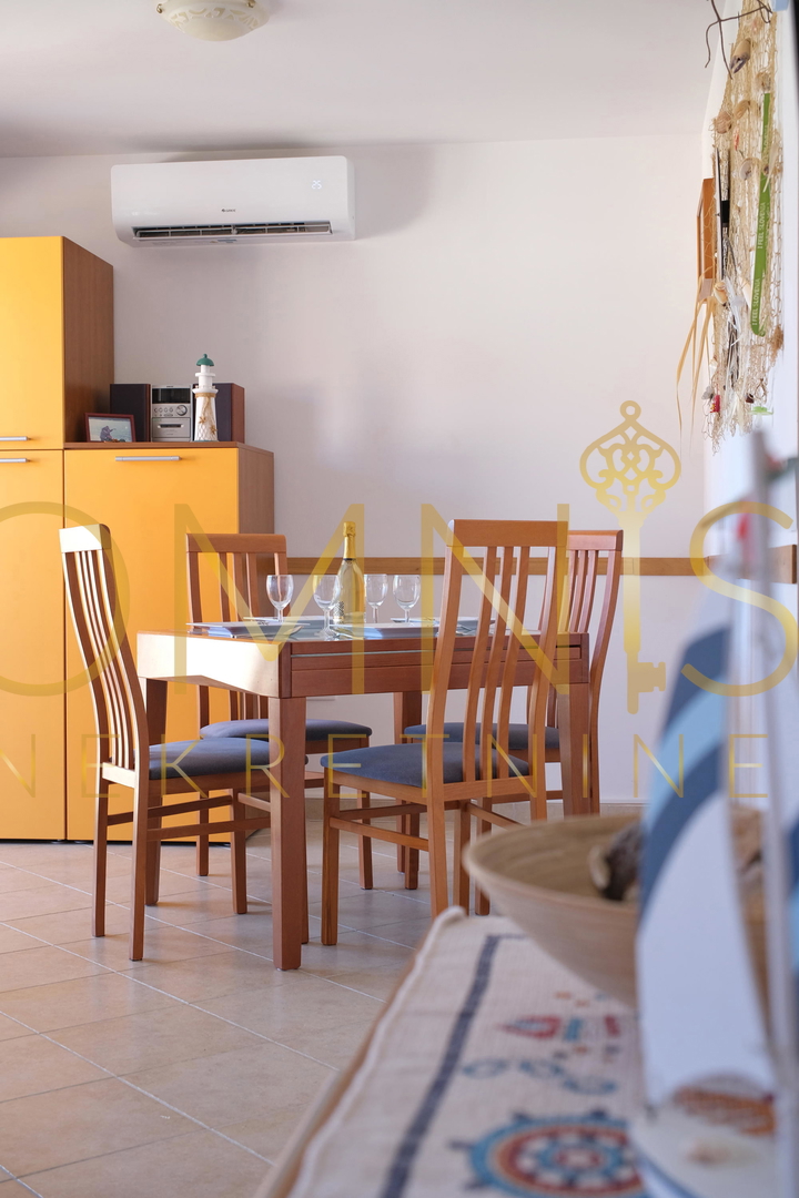 OTOK KRK – KLIMNO, trisobno stanovanje 60 m² z razgledom na morje, 300 m od plaže