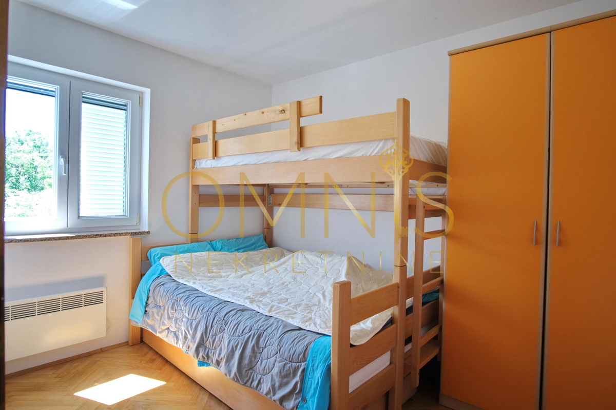 OTOK KRK – KLIMNO, trisobno stanovanje 60 m² z razgledom na morje, 300 m od plaže