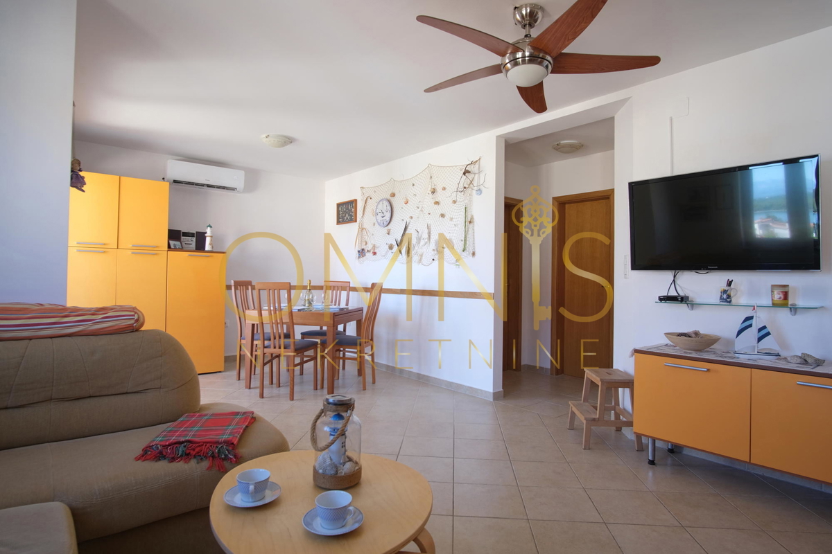 OTOK KRK – KLIMNO, trisobno stanovanje 60 m² z razgledom na morje, 300 m od plaže