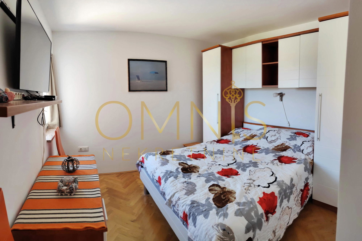 OTOK KRK – KLIMNO, trisobno stanovanje 60 m² z razgledom na morje, 300 m od plaže