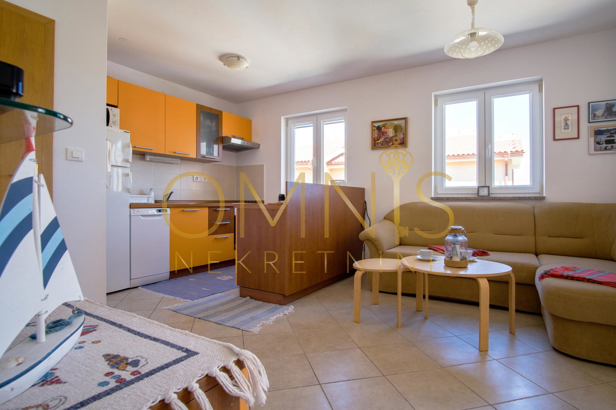 OTOK KRK – KLIMNO, trisobno stanovanje 60 m² z razgledom na morje, 300 m od plaže