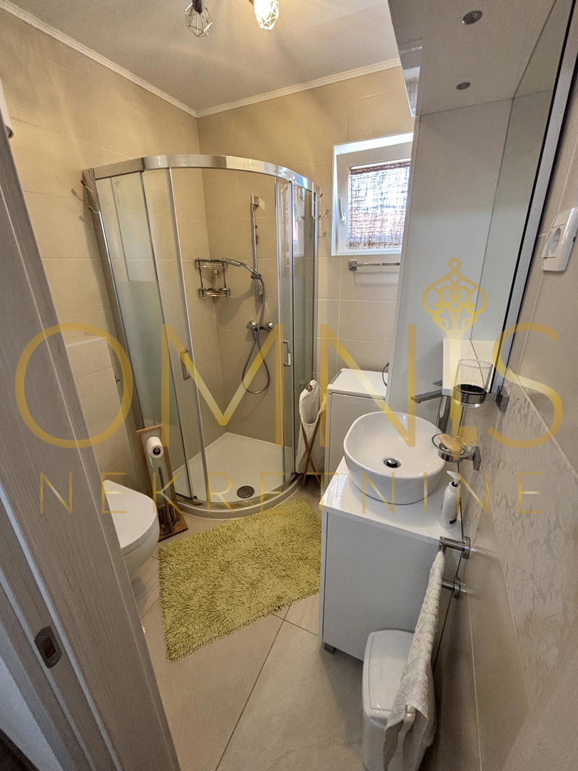 Čudovito stanovanje ZA PRODAJO v Njivicah, 300 m OD MORJA!