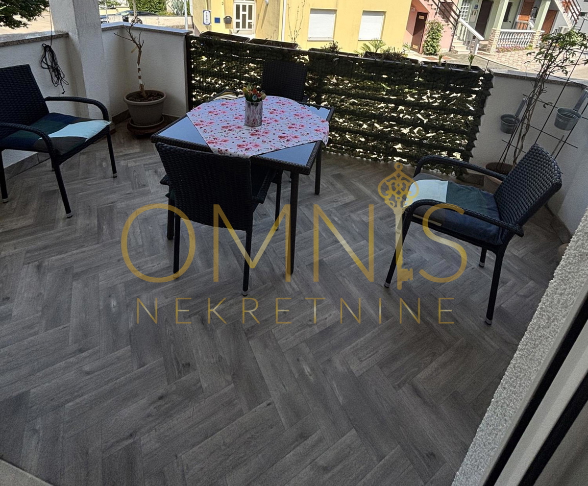 Čudovito stanovanje ZA PRODAJO v Njivicah, 300 m OD MORJA!