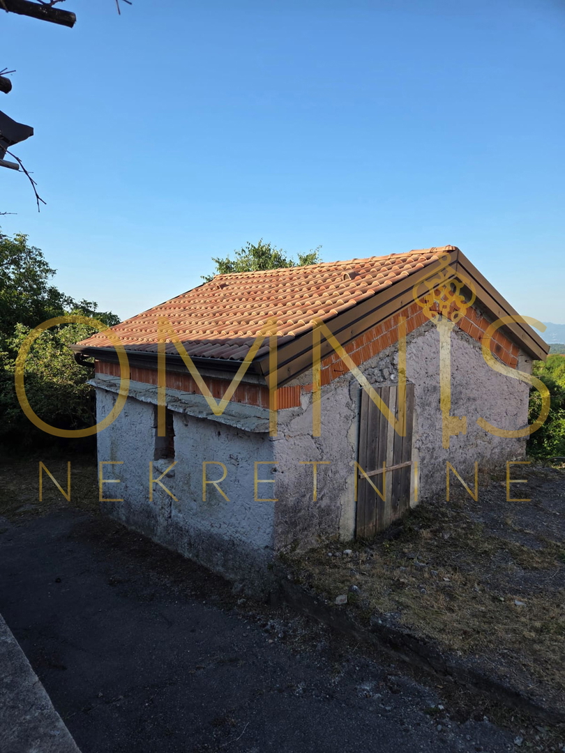 Hiša Marčelji, Viškovo - kamnita hiša s pomožnim objektom in prostornim dvoriščem