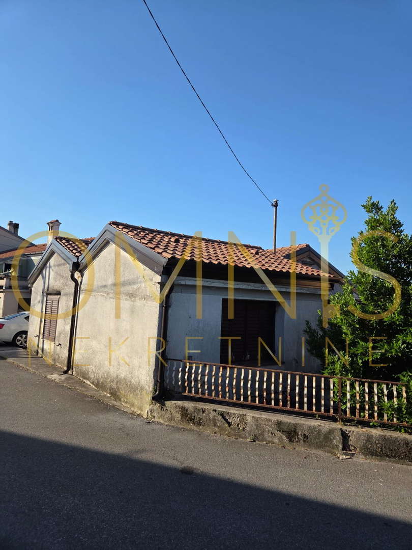 Hiša Marčelji, Viškovo - kamnita hiša s pomožnim objektom in prostornim dvoriščem