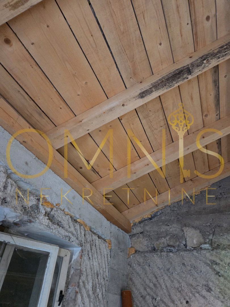 Hiša Marčelji, Viškovo - kamnita hiša s pomožnim objektom in prostornim dvoriščem