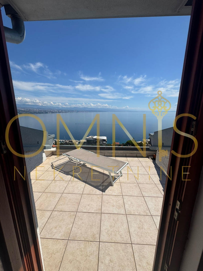 OPATIJA – DVONADSTROPNO STANOVANJE V VILI S PANORAMSKIM RAZGLEDOM NA MORJE