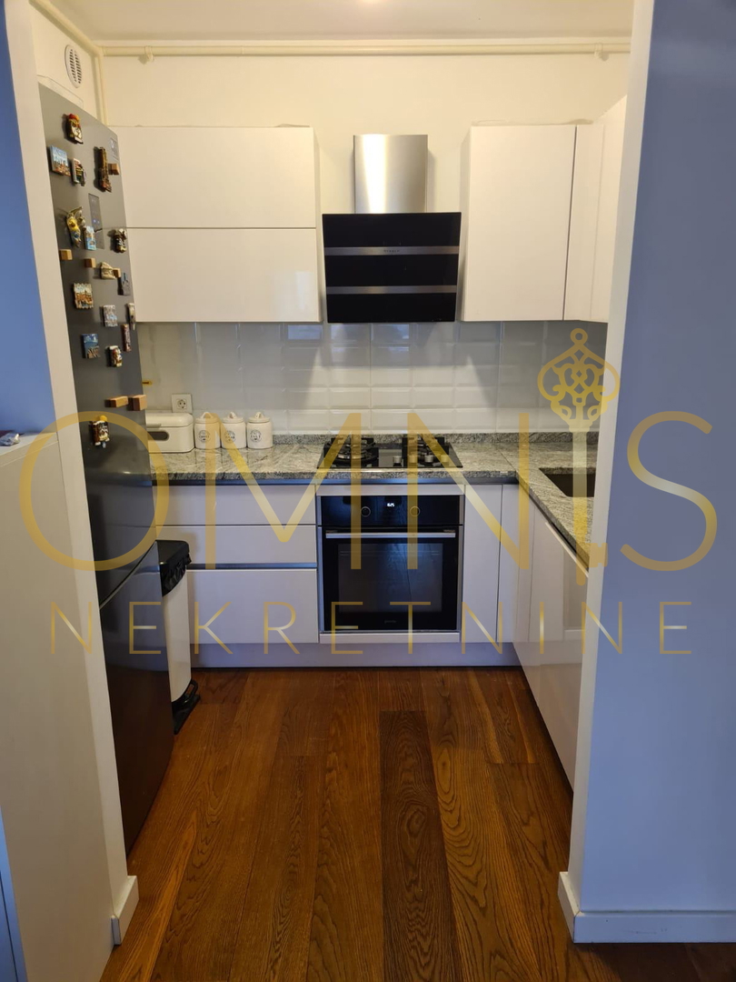 Rijeka, Donja Drenova – sodobno trisobno stanovanje 79 m² z ložo