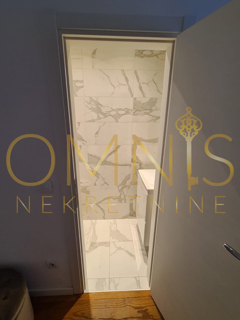 Rijeka, Donja Drenova – sodobno trisobno stanovanje 79 m² z ložo
