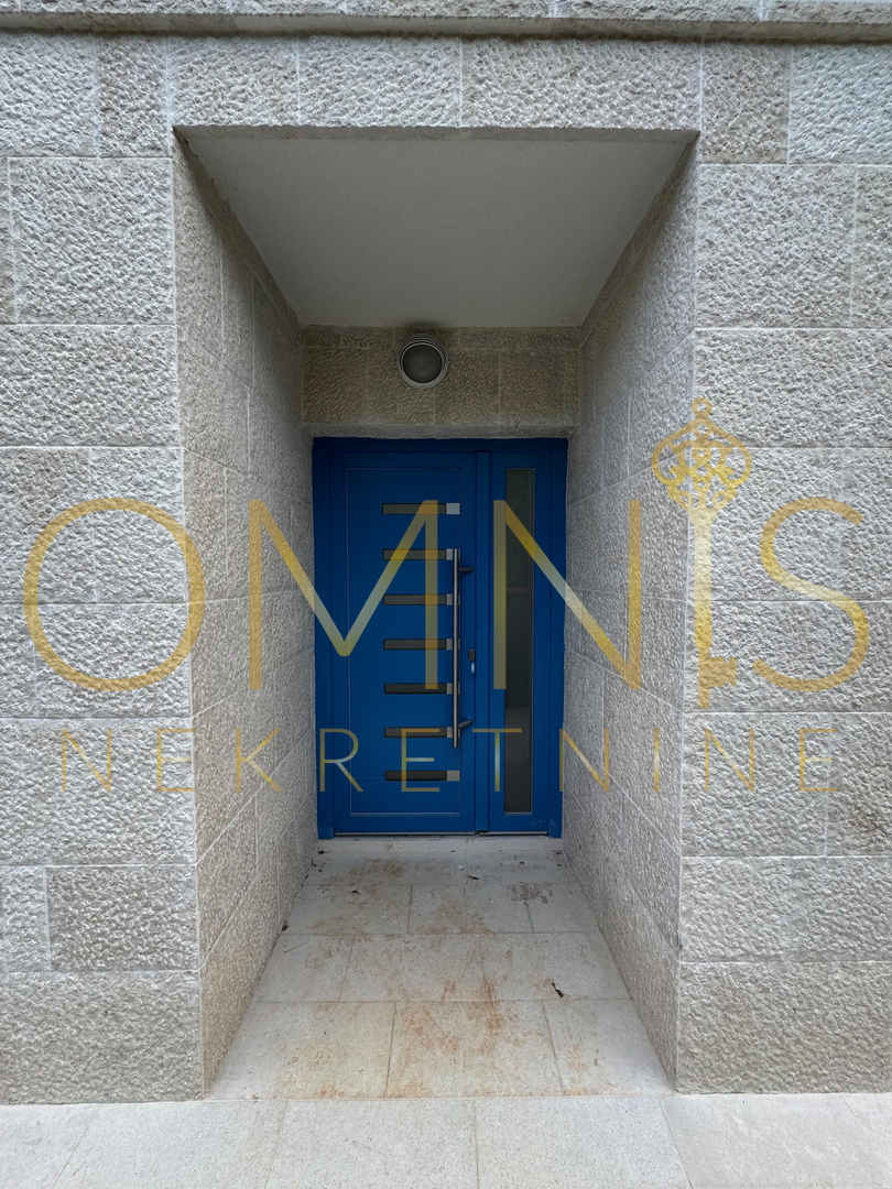 Vrbnik, otok Krk – moderna hiša s bazenom in vrtom