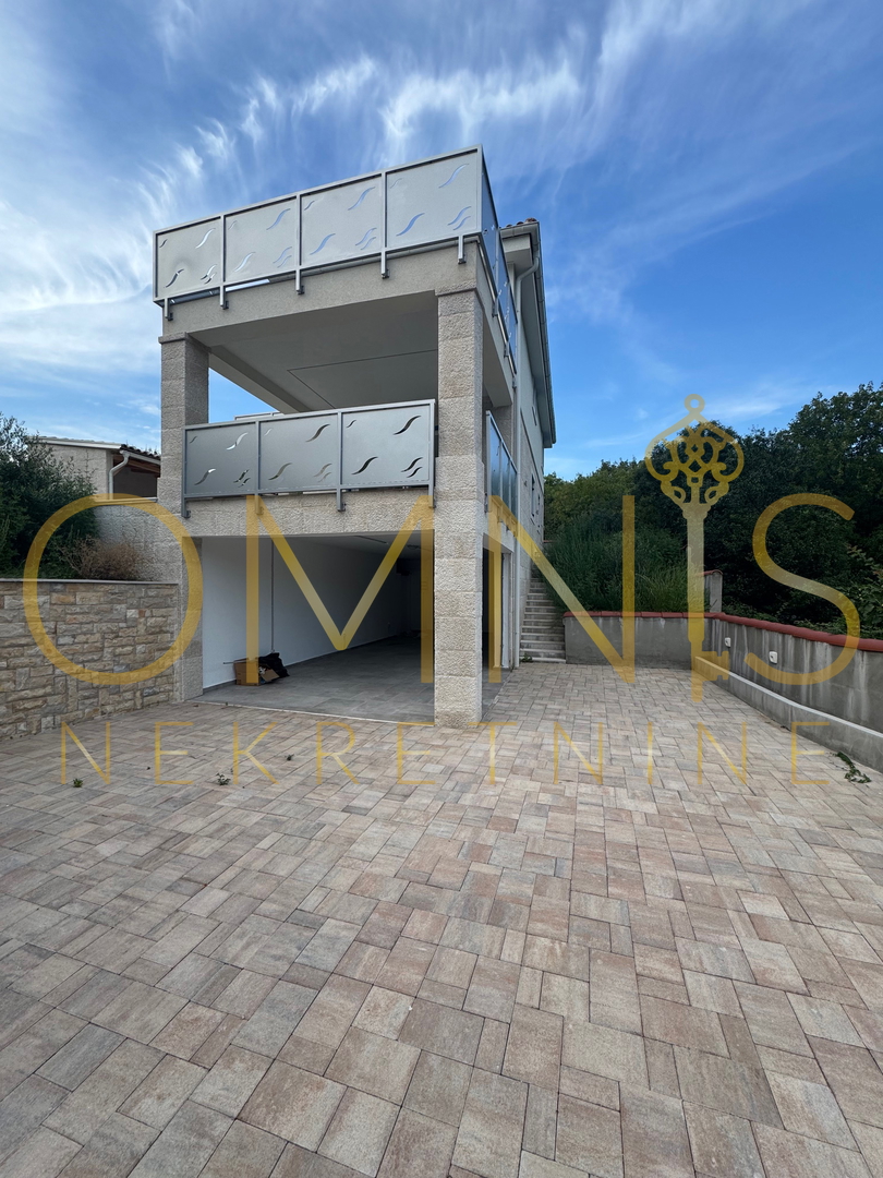 Vrbnik, otok Krk – moderna hiša s bazenom in vrtom
