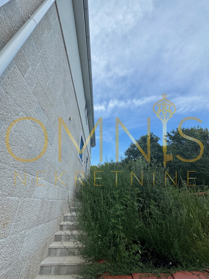 Vrbnik, otok Krk – moderna hiša s bazenom in vrtom