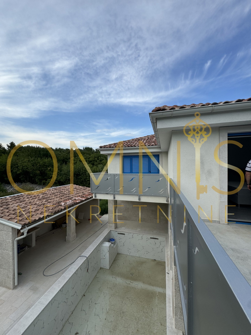 Vrbnik, otok Krk – moderna hiša s bazenom in vrtom