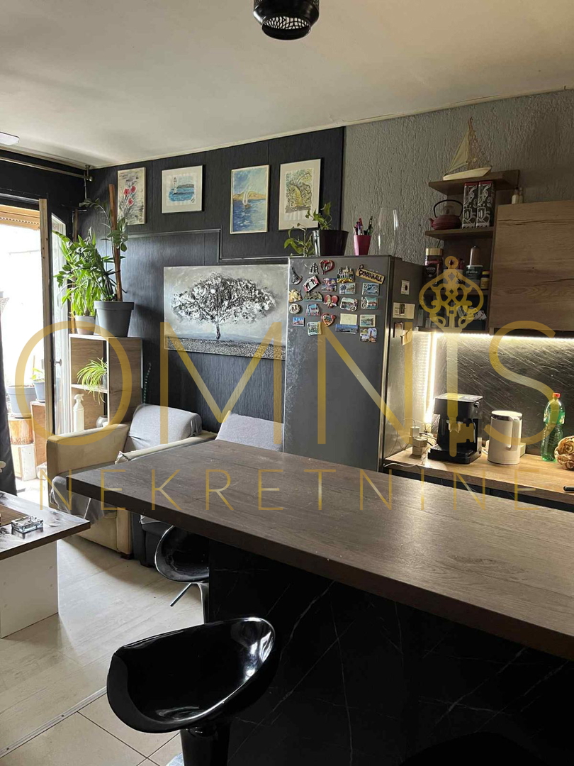 RIJEKA – TROSOBNO STANOVANJE + DVOJNA GARAŽA, 65 m² – POGLED NA MORJE