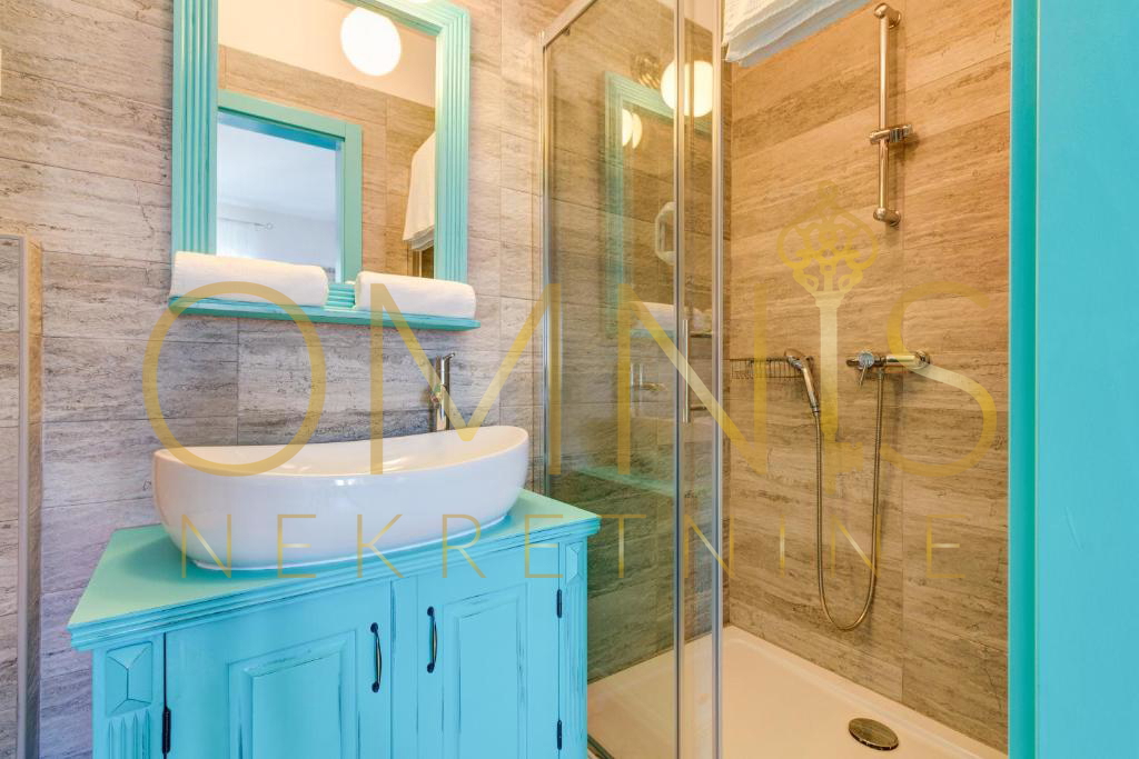 FAŽANA – RESTAVRACIJA IN BOUTIQUE HOTEL Z DEDIŠČINO V 500 LET STARI ZGRADBI, 100 m OD MORJA