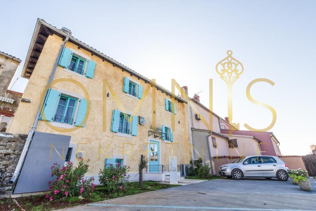 FAŽANA – RESTAVRACIJA IN BOUTIQUE HOTEL Z DEDIŠČINO V 500 LET STARI ZGRADBI, 100 m OD MORJA