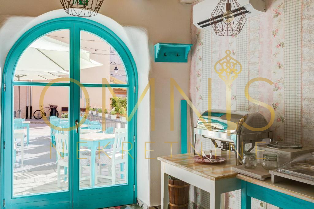 FAŽANA – RESTAVRACIJA IN BOUTIQUE HOTEL Z DEDIŠČINO V 500 LET STARI ZGRADBI, 100 m OD MORJA