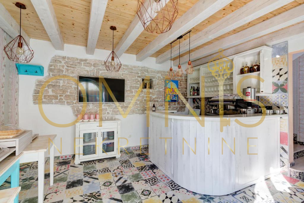 FAŽANA – RESTAVRACIJA IN BOUTIQUE HOTEL Z DEDIŠČINO V 500 LET STARI ZGRADBI, 100 m OD MORJA