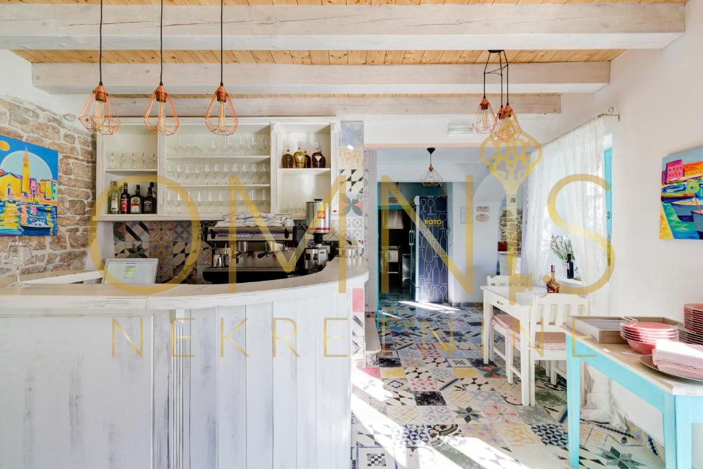 FAŽANA – RESTAVRACIJA IN BOUTIQUE HOTEL Z DEDIŠČINO V 500 LET STARI ZGRADBI, 100 m OD MORJA