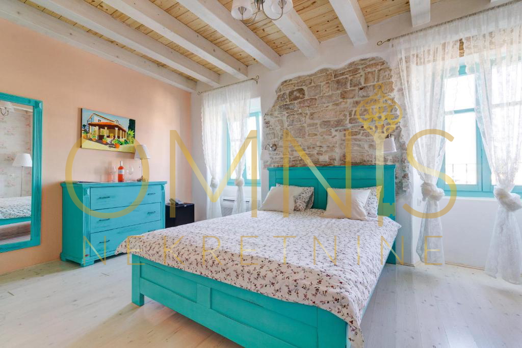 FAŽANA – RESTAVRACIJA IN BOUTIQUE HOTEL Z DEDIŠČINO V 500 LET STARI ZGRADBI, 100 m OD MORJA