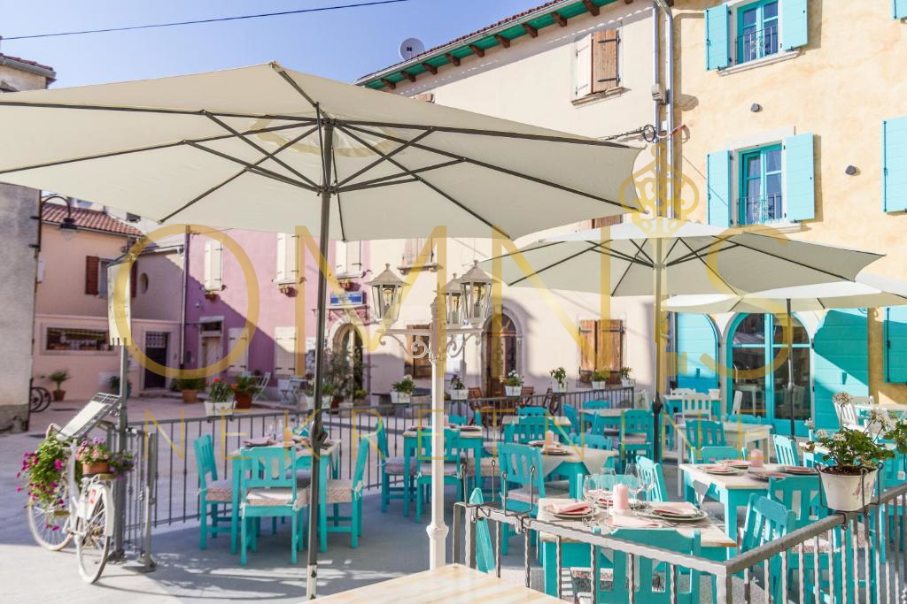 FAŽANA – RESTAVRACIJA IN BOUTIQUE HOTEL Z DEDIŠČINO V 500 LET STARI ZGRADBI, 100 m OD MORJA