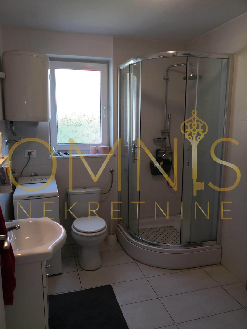 Samostojna hiša na Kastvu – urejena, prostorna in idealna za družinsko življenje ali turizem