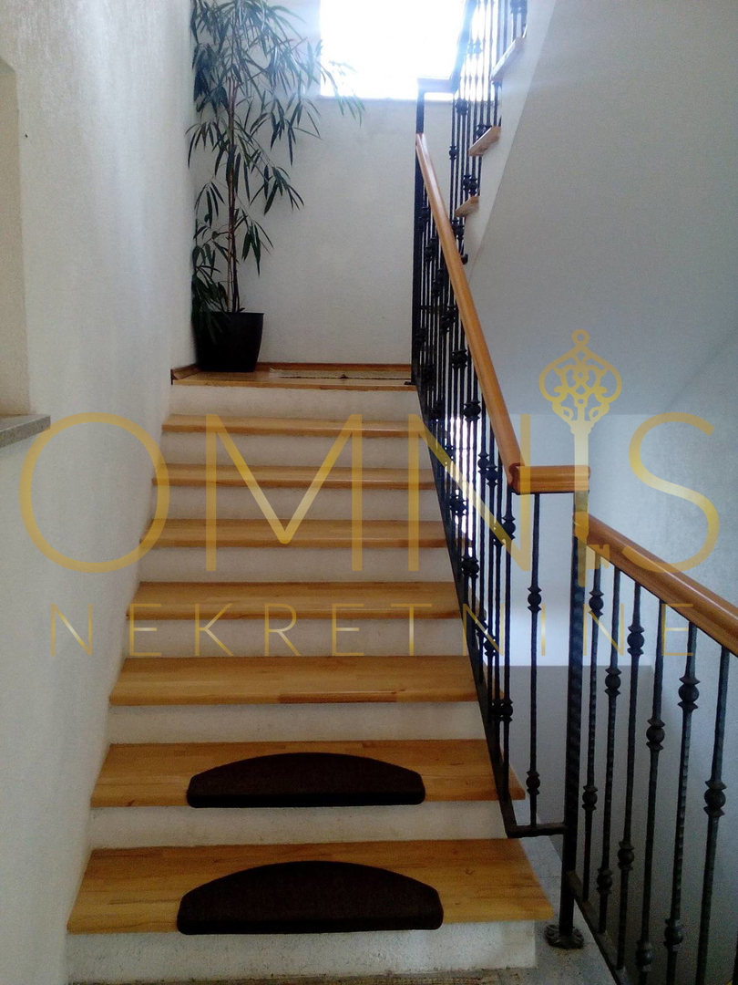 Samostojna hiša na Kastvu – urejena, prostorna in idealna za družinsko življenje ali turizem