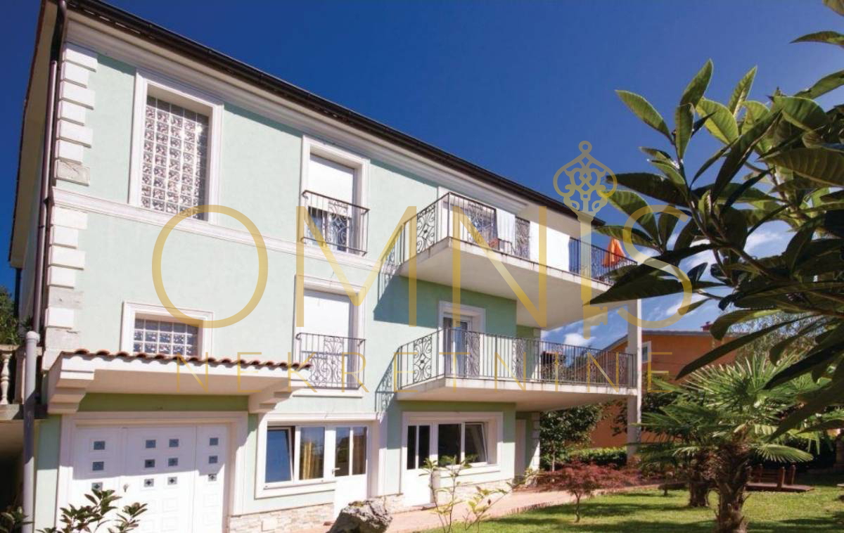 Samostojna hiša na Kastvu – urejena, prostorna in idealna za družinsko življenje ali turizem