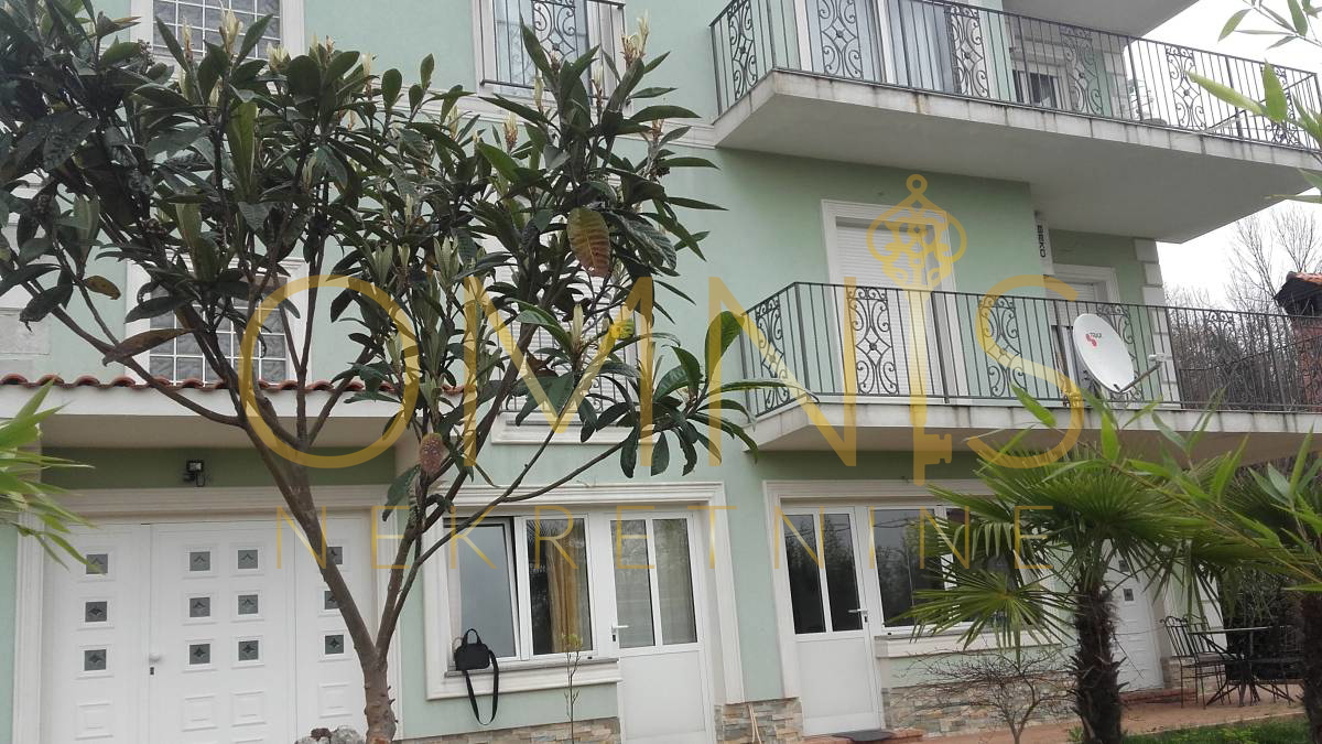 Samostojna hiša na Kastvu – urejena, prostorna in idealna za družinsko življenje ali turizem