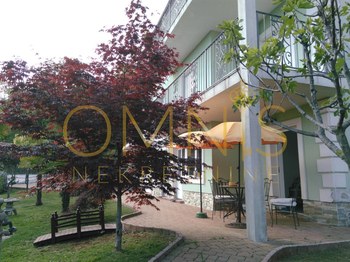 Samostojna hiša na Kastvu – urejena, prostorna in idealna za družinsko življenje ali turizem