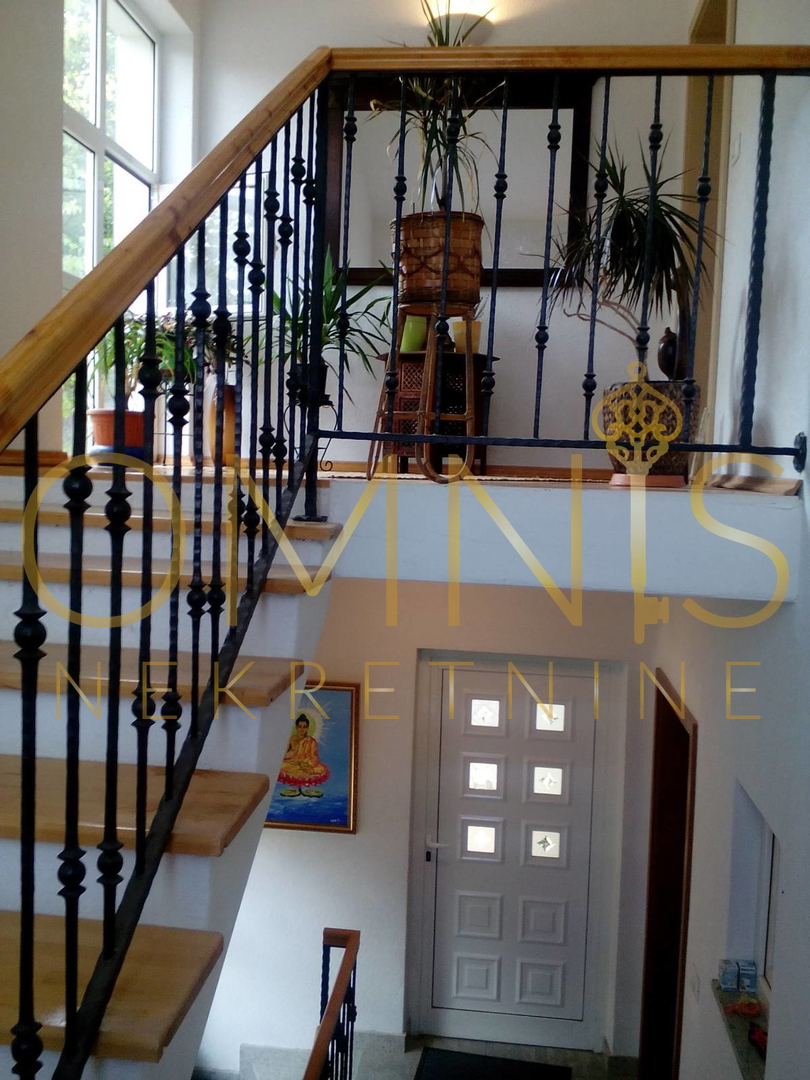 Samostojna hiša na Kastvu – urejena, prostorna in idealna za družinsko življenje ali turizem