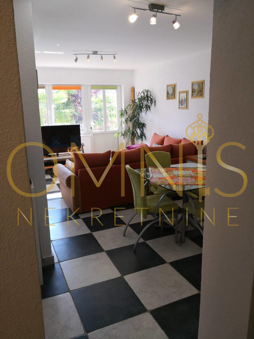 Samostojna hiša na Kastvu – urejena, prostorna in idealna za družinsko življenje ali turizem