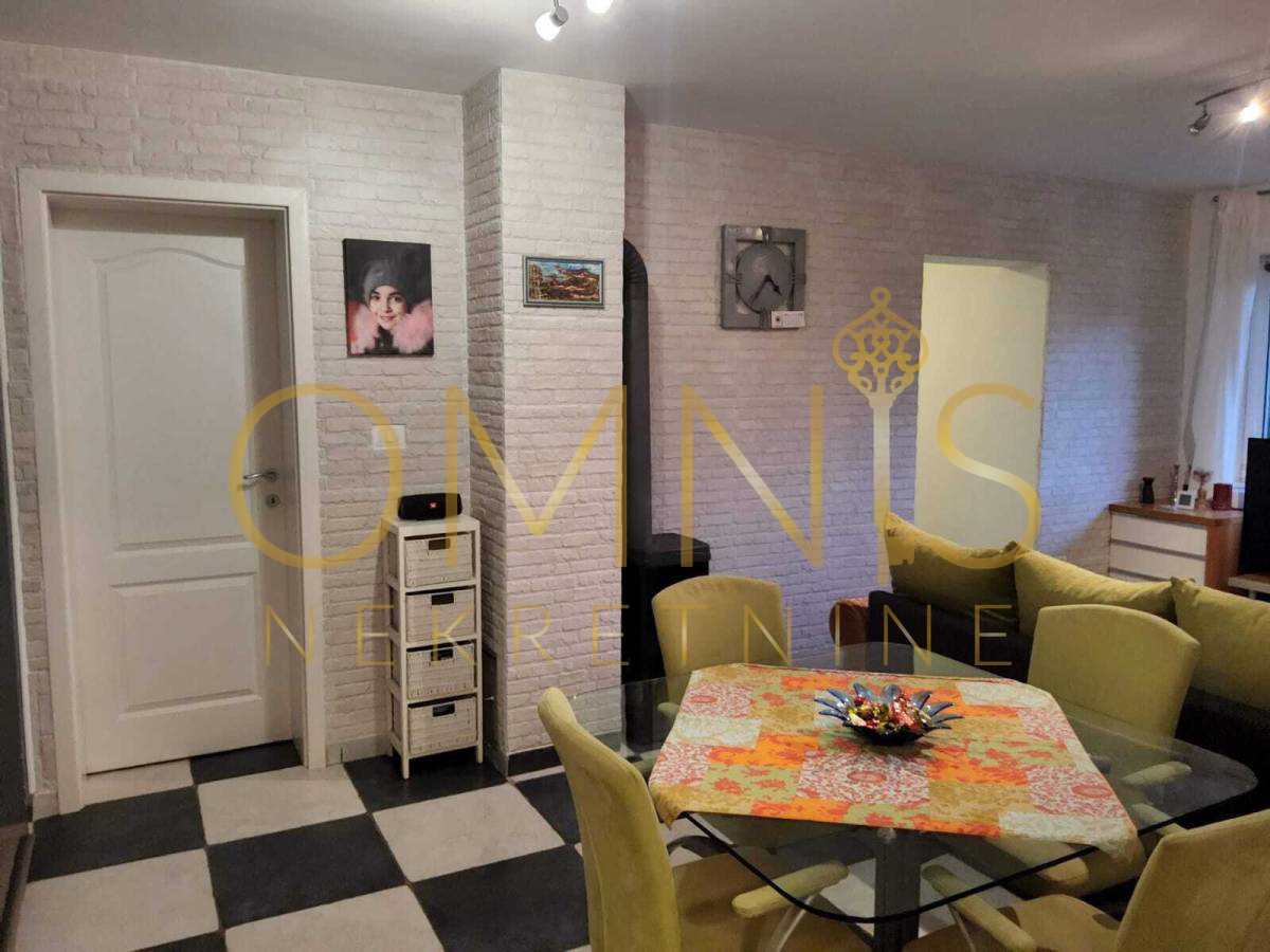 Samostojna hiša na Kastvu – urejena, prostorna in idealna za družinsko življenje ali turizem