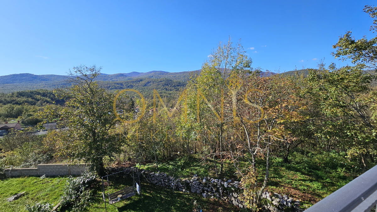 Brešca, etaža, trisobno stanovanje z dnevno sobo