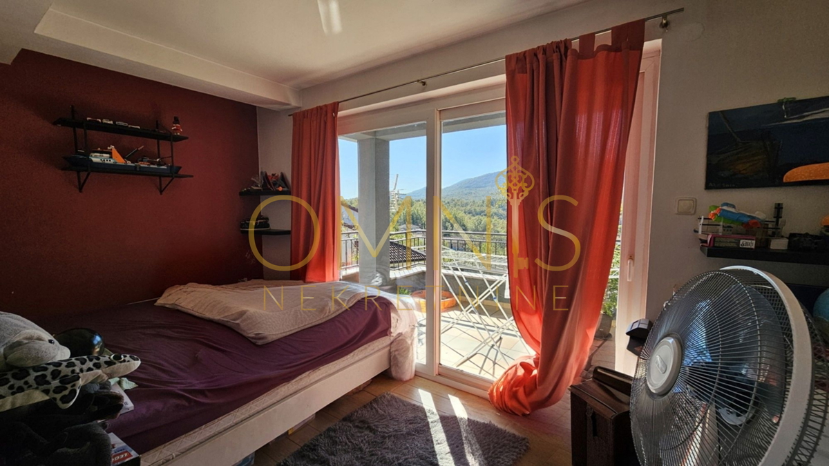 Brešca, etaža, trisobno stanovanje z dnevno sobo