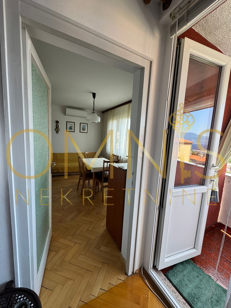 RIJEKA, PODMURVICE – Trosobno stanovanje z balkonom in pogledom na morje, 68 m²