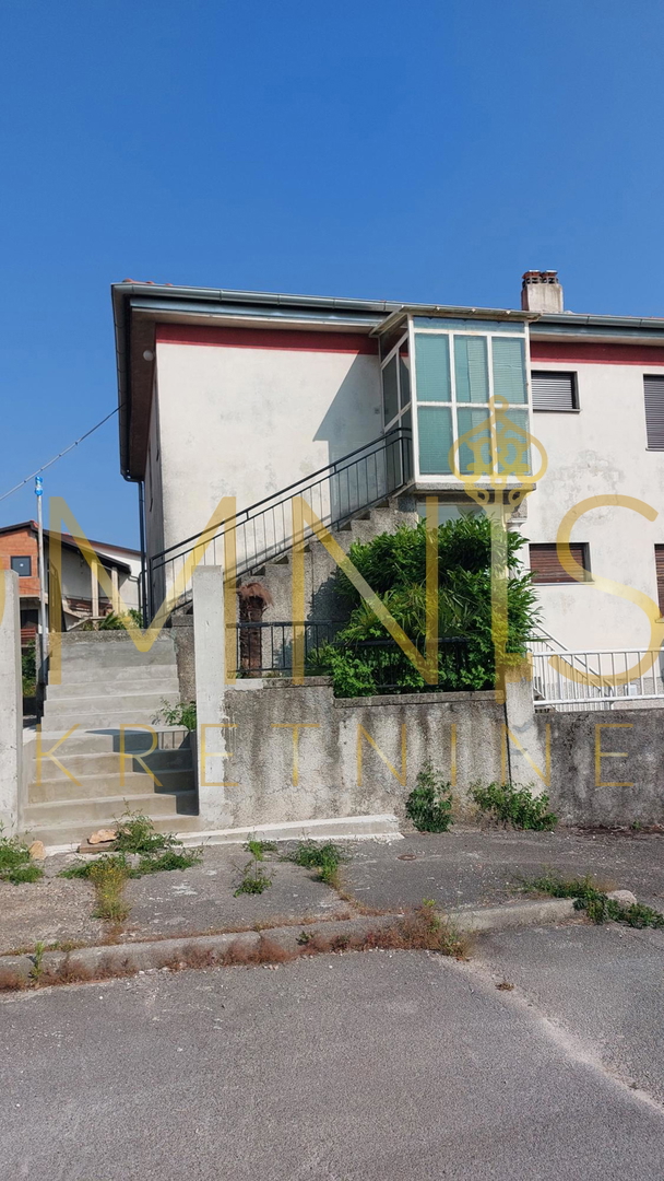 Nadstropje samostojne hiše z razgledom na morje in poslovnim potencialom – Marčeljeva Draga, Reka