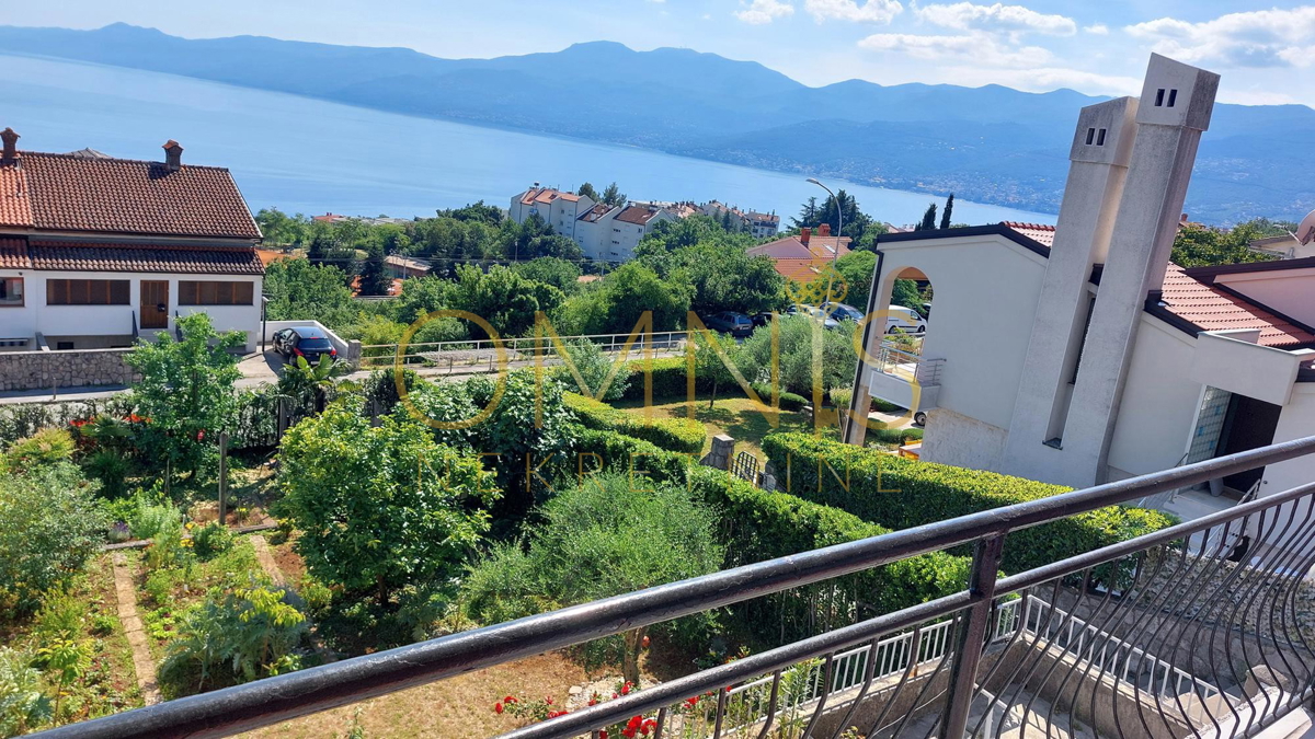 Nadstropje samostojne hiše z razgledom na morje in poslovnim potencialom – Marčeljeva Draga, Reka
