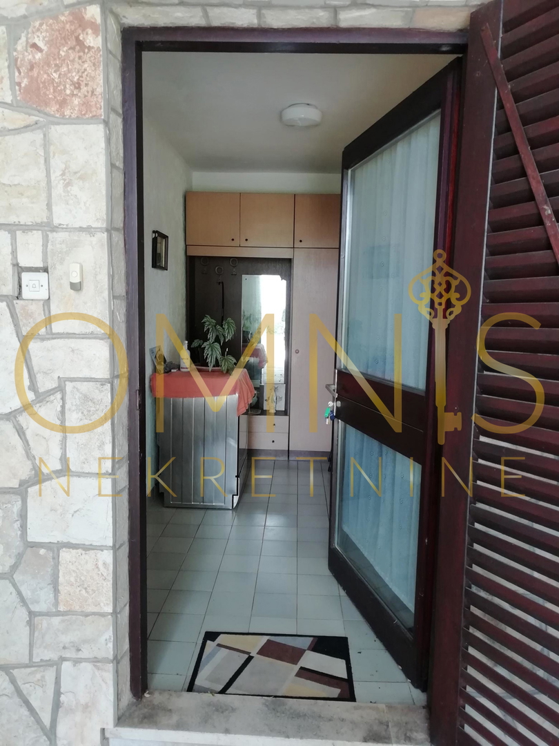 CRIKVENICA – GRIŽANE, hiša 300 m², 5 km od morja, velik vrt 500 m²