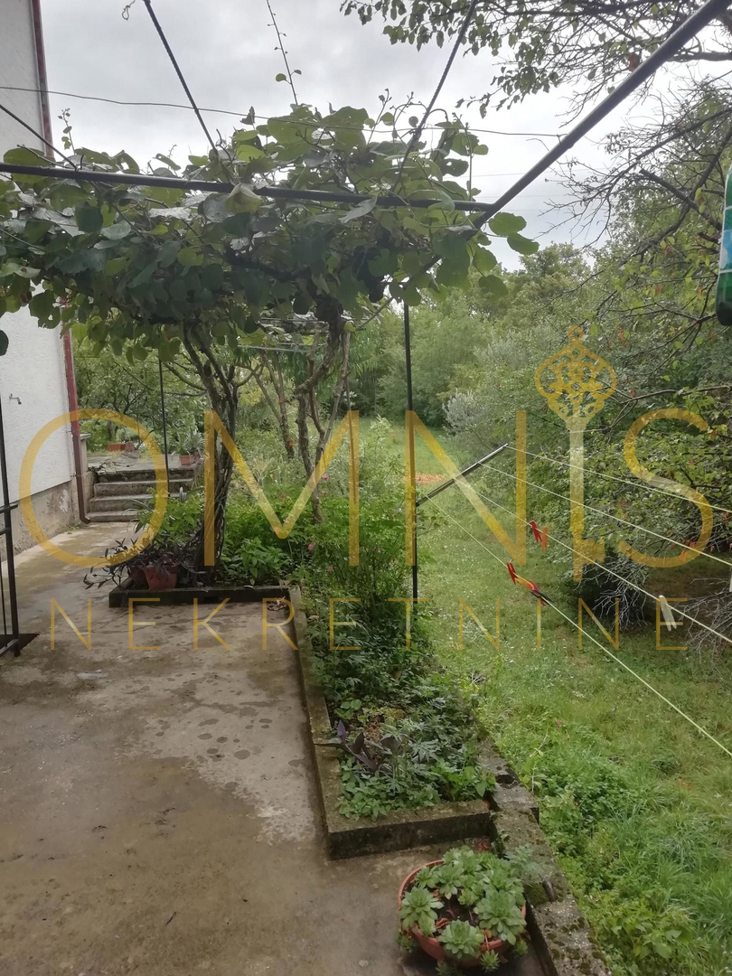 CRIKVENICA – GRIŽANE, hiša 300 m², 5 km od morja, velik vrt 500 m²