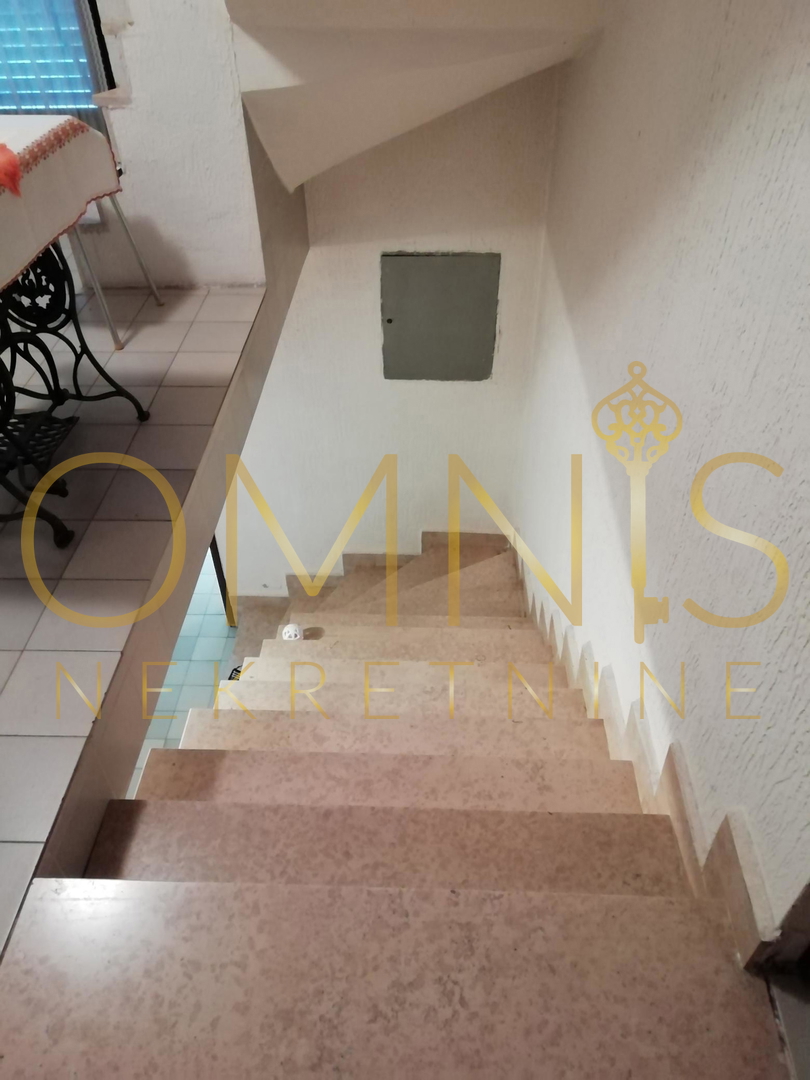 CRIKVENICA – GRIŽANE, hiša 300 m², 5 km od morja, velik vrt 500 m²