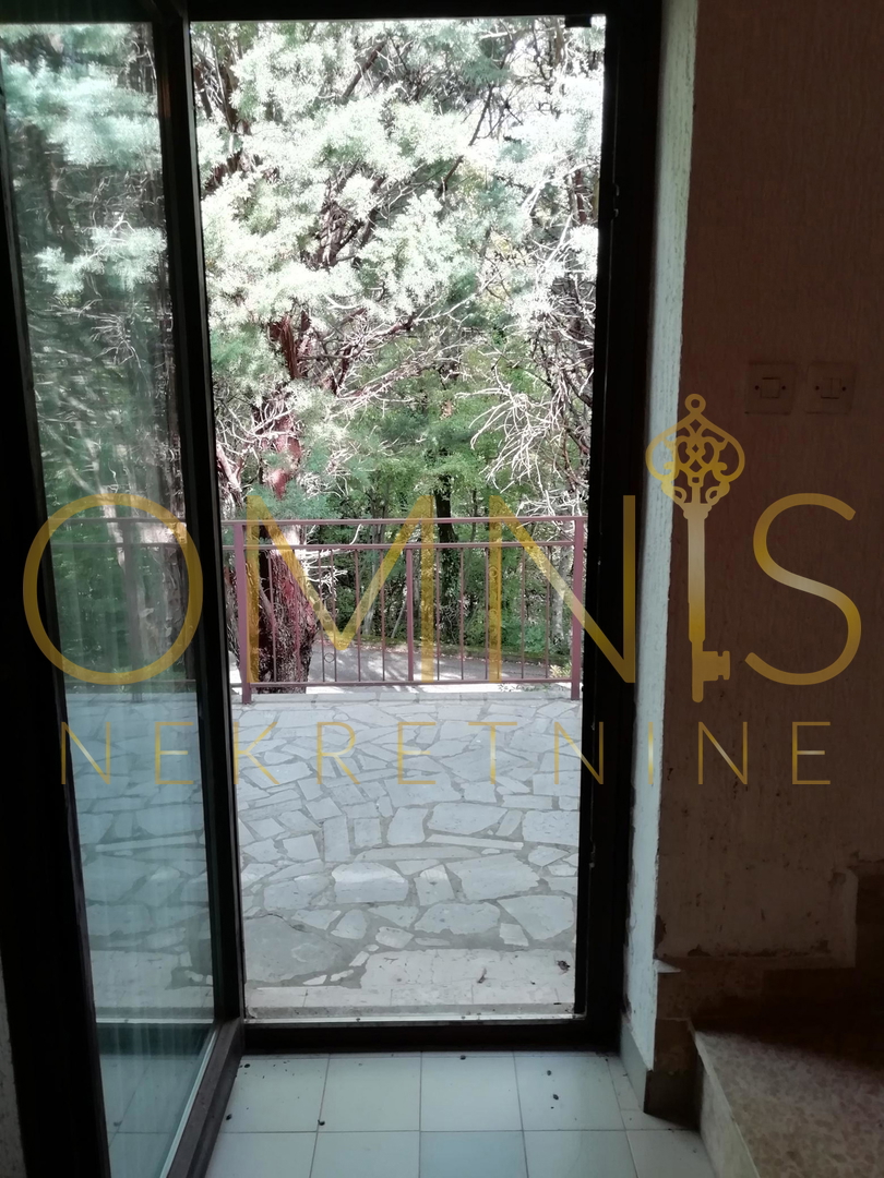 CRIKVENICA – GRIŽANE, hiša 300 m², 5 km od morja, velik vrt 500 m²