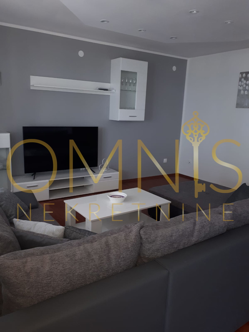 NOVI VINODOLSKI – HIŠA S 3 STANOVANJI, 150 M OD MORJA, PANORAMSKI RAZGLED