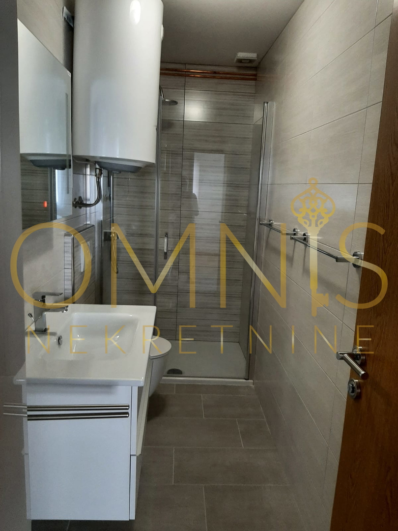 NOVI VINODOLSKI – HIŠA S 3 STANOVANJI, 150 M OD MORJA, PANORAMSKI RAZGLED