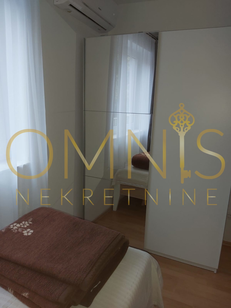 NOVI VINODOLSKI – HIŠA S 3 STANOVANJI, 150 M OD MORJA, PANORAMSKI RAZGLED