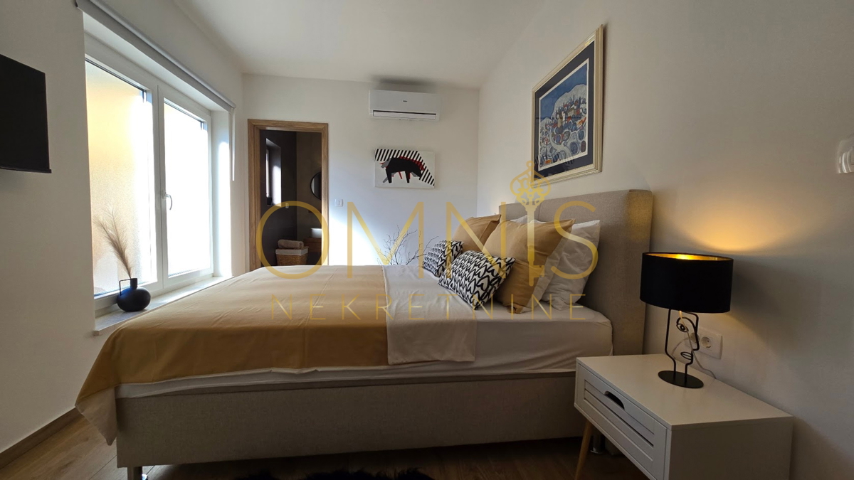 Crikvenica, Jadranovo - Luksuzna vila s bazenom  
Crikvenica, Jadranovo - Luksuzna vila s bazenom